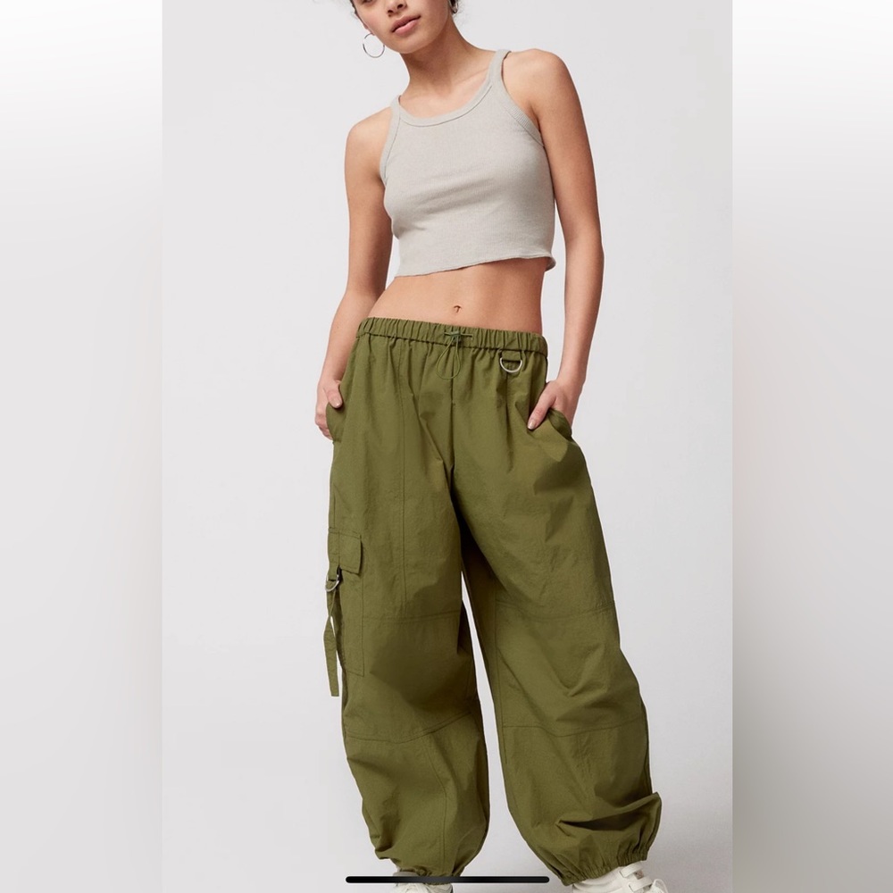UO Jana 2023 Nylon Ballon Pants Sz Small , NIP BRAND NEW SOLD OUT 💕